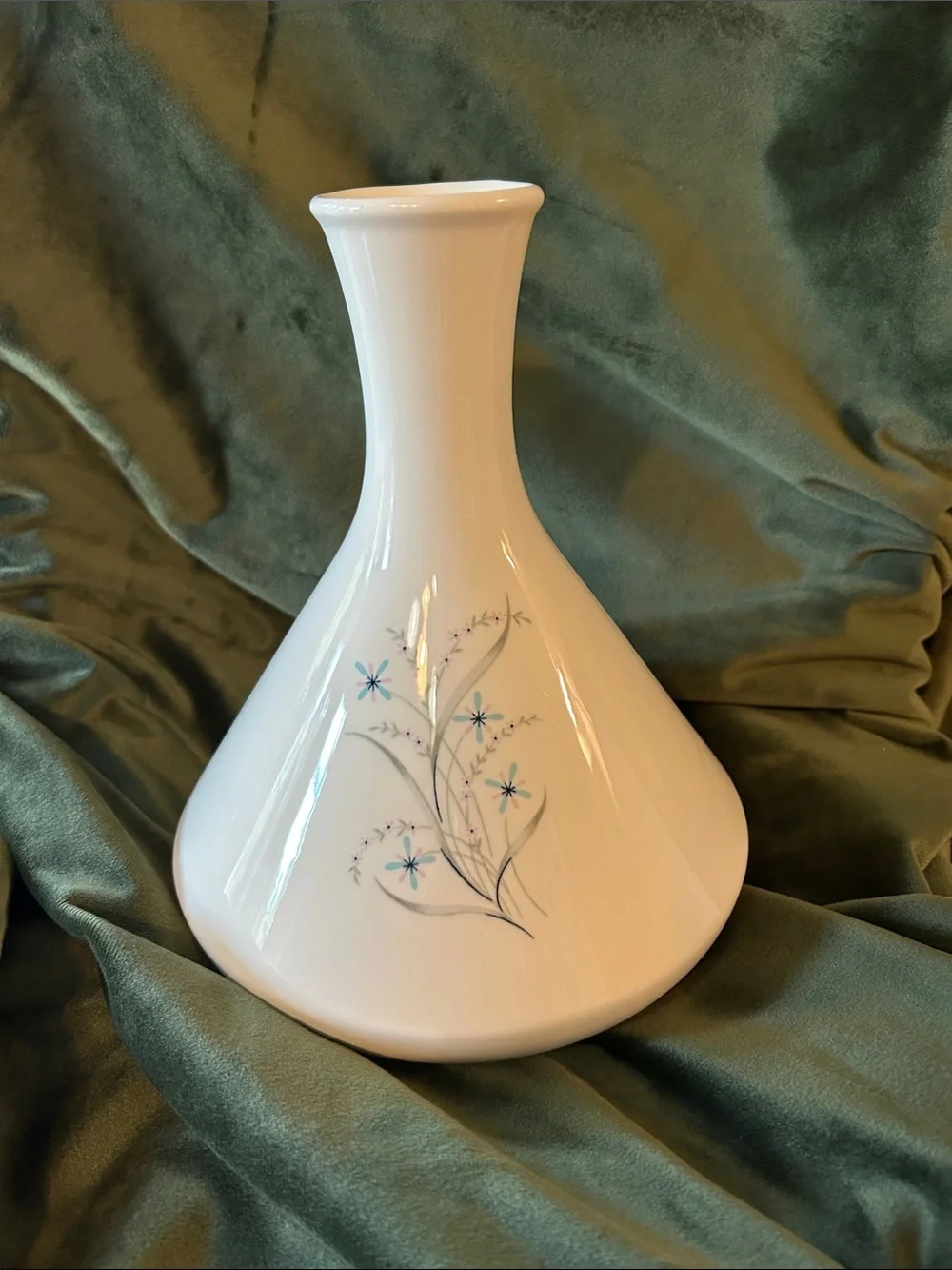 Vintage MCM Taylor Smith Taylor decanter, vase
